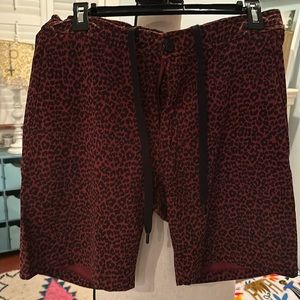 Good man leopard shorts in a men’s size small